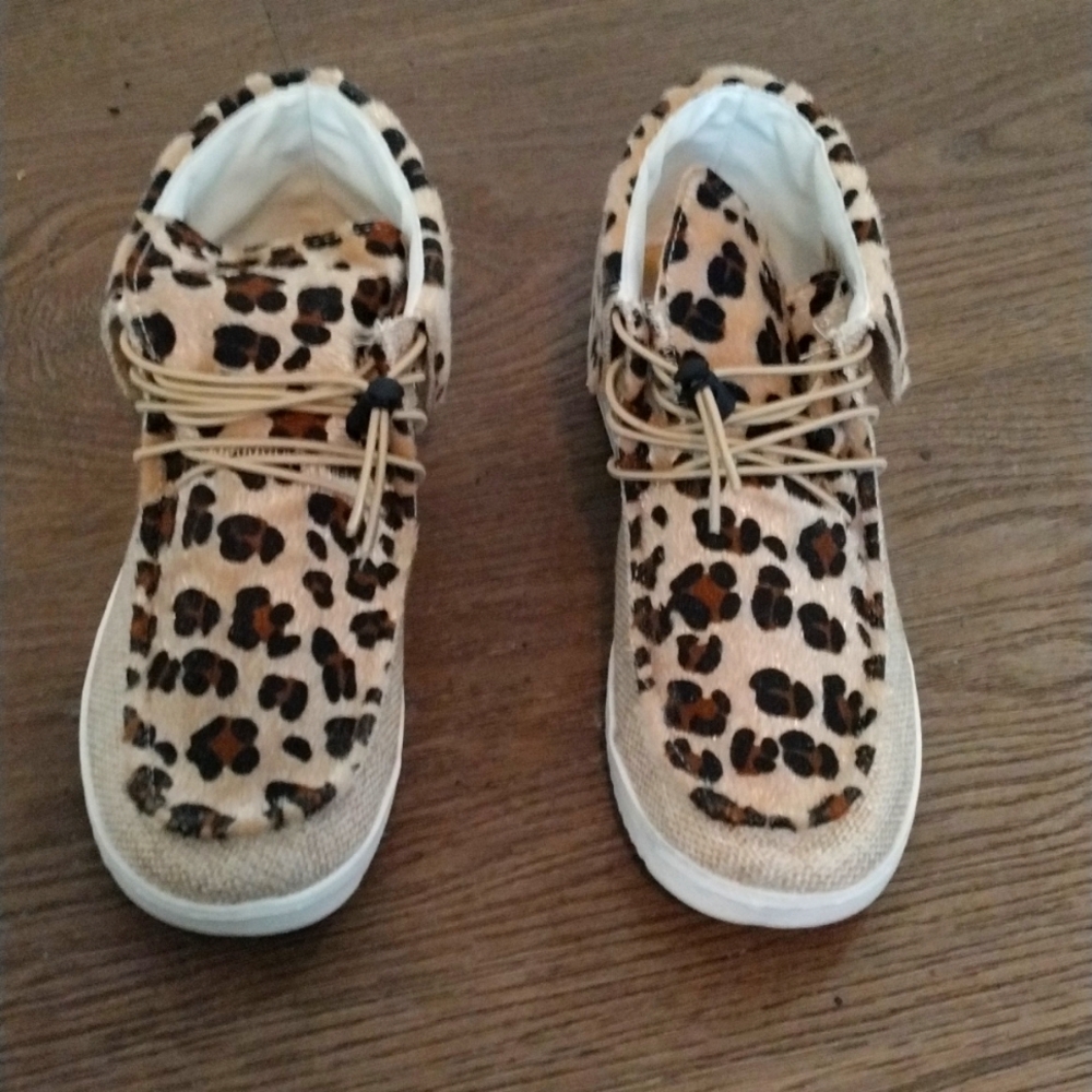 Lace ups